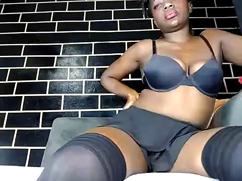 Snapshot of Sweetbeasty chatting on 02-02-25, 02:59 Sweetbeasty online show from 02-02-25, 02:59