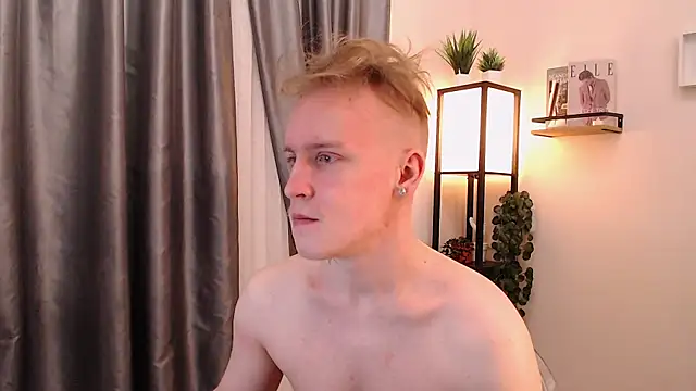 Snapshot of AlexxSweet chatting on 05-03-26, 07:03 AlexxSweet online show from 05-03-26, 07:03