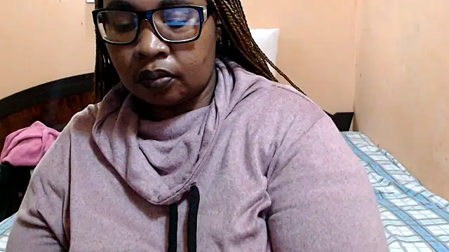 Snapshot of ZOQULUx chatting on 06-15-26, 07:05 ZOQULUx online show from 06-15-26, 07:05
