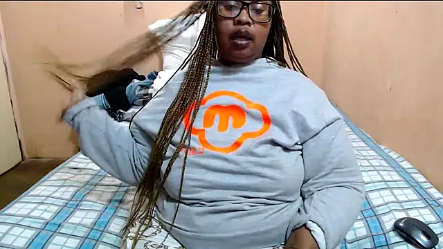 Snapshot of ZOQULUx chatting on 06-26-26, 07:51 ZOQULUx online show from 06-26-26, 07:51