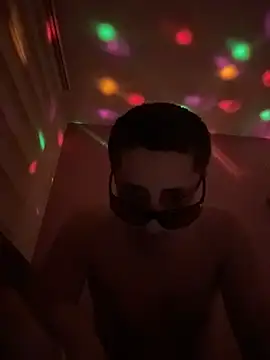 Snapshot of WhiteeMen chatting on 11-16-25, 09:31 WhiteeMen online show from 11-16-25, 09:31