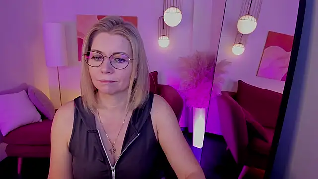 Annie Light online show from 11-25-25, 05:51