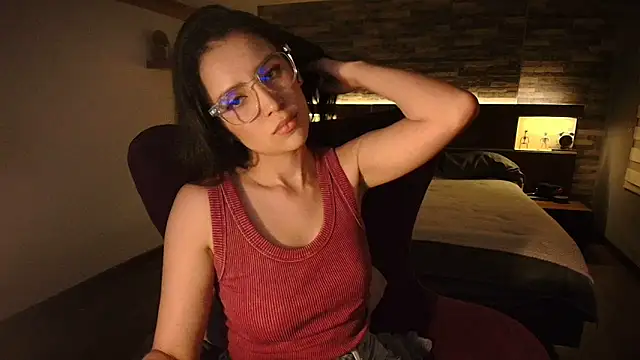 Snapshot of alicewilloww chatting on 06-04-26, 12:05 alicewilloww online show from 06-04-26, 12:05