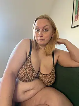 Snapshot of BBW_Nora chatting on 10-21-25, 08:04 BBW Nora online show from 10-21-25, 08:04