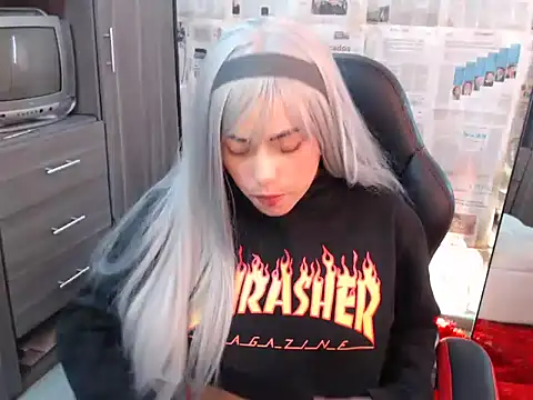 i am nina  online show from 11-11-25, 05:35