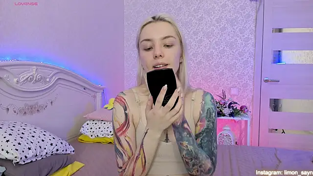 LillyMoure  online show from 03-19-25, 11:25