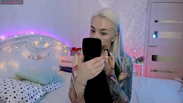 LillyMoure  online show from 09-19-25, 11:38