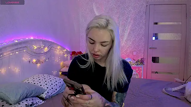 LillyMoure  online show from 09-26-25, 11:20