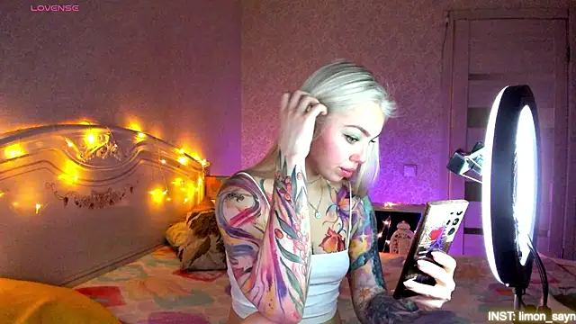 LillyMoure  online show from 03-21-26, 11:41