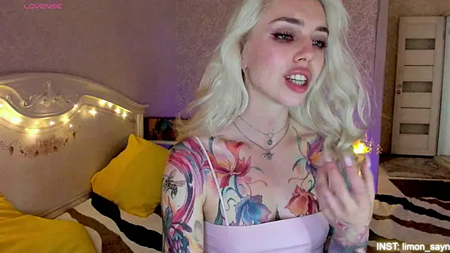 LillyMoure  online show from 07-02-26, 03:23