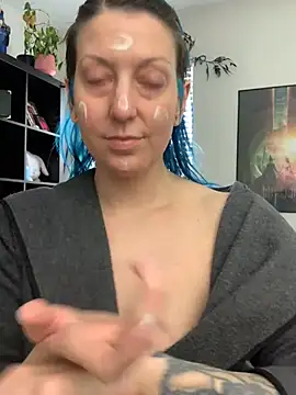 MissCumberdale online show from 01-26-25, 06:06