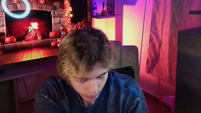 Snapshot of dimitri_tv chatting on 10-30-25, 02:13 dimitri tv online show from 10-30-25, 02:13