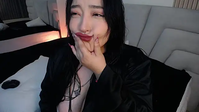 Miss Loise online show from 10-24-25, 03:47