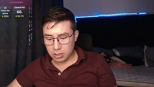 andrewmhilton  online show from 12-05-25, 02:31