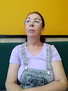 Snapshot of Celine_Faer1 chatting on 07-18-26, 02:10 Celine Faer1 online show from 07-18-26, 02:10