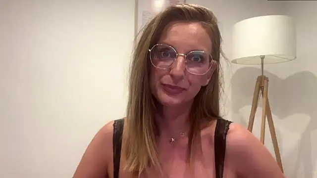 Snapshot of HornyJudith chatting on 06-10-26, 06:07 HornyJudith online show from 06-10-26, 06:07