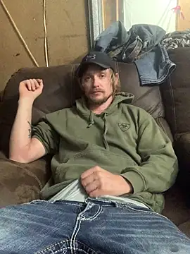 Snapshot of Midwestalpha chatting on 05-18-26, 07:20 Midwestalpha online show from 05-18-26, 07:20