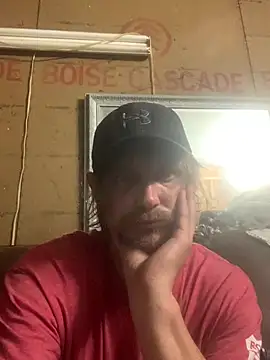 Snapshot of Midwestalpha chatting on 05-27-26, 01:57 Midwestalpha online show from 05-27-26, 01:57