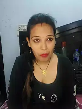 Snapshot of Poojabhabi101 chatting on 01-01-25, 05:11 Poojabhabi101 online show from 01-01-25, 05:11