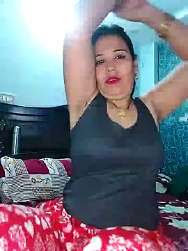 Snapshot of Poojabhabi101 chatting on 01-12-25, 06:17 Poojabhabi101 online show from 01-12-25, 06:17