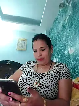 Snapshot of Poojabhabi101 chatting on 01-26-25, 06:59 Poojabhabi101 online show from 01-26-25, 06:59