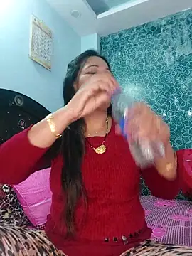 Snapshot of Poojabhabi101 chatting on 02-15-25, 08:11 Poojabhabi101 online show from 02-15-25, 08:11