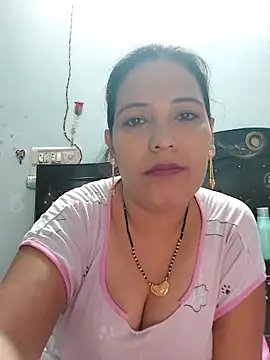 Snapshot of Poojabhabi101 chatting on 09-13-25, 05:18 Poojabhabi101 online show from 09-13-25, 05:18