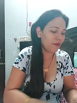 Snapshot of Poojabhabi101 chatting on 09-14-25, 06:45 Poojabhabi101 online show from 09-14-25, 06:45