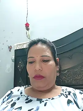 Snapshot of Poojabhabi101 chatting on 10-12-25, 06:45 Poojabhabi101 online show from 10-12-25, 06:45