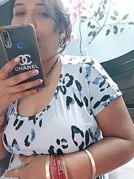 Snapshot of Poojabhabi101 chatting on 11-06-25, 05:36 Poojabhabi101 online show from 11-06-25, 05:36