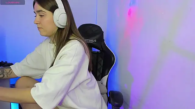  alicerosse2 online show from 10-21-25, 04:13