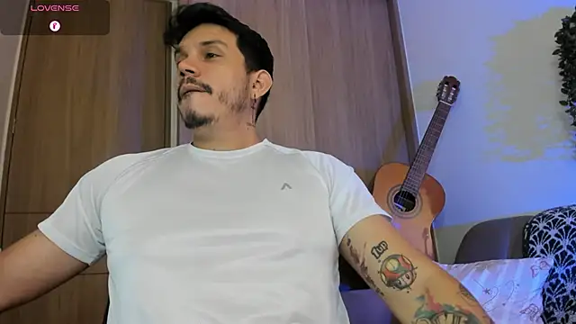 Snapshot of alejandro_stark chatting on 06-07-26, 12:59 alejandro stark online show from 06-07-26, 12:59