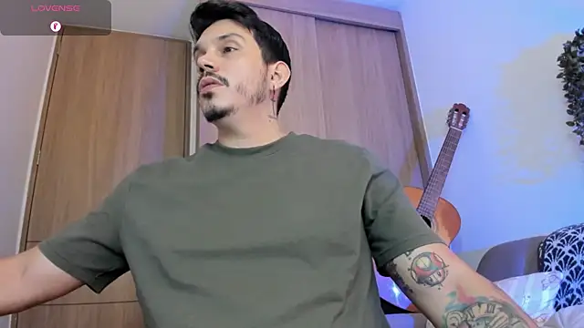 Snapshot of alejandro_stark chatting on 06-09-26, 11:05 alejandro stark online show from 06-09-26, 11:05