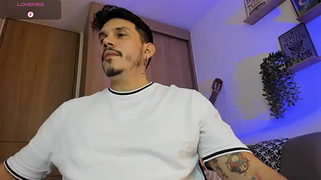 Snapshot of alejandro_stark chatting on 06-20-26, 10:56 alejandro stark online show from 06-20-26, 10:56