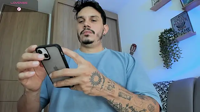 Snapshot of alejandro_stark chatting on 06-24-26, 08:52 alejandro stark online show from 06-24-26, 08:52