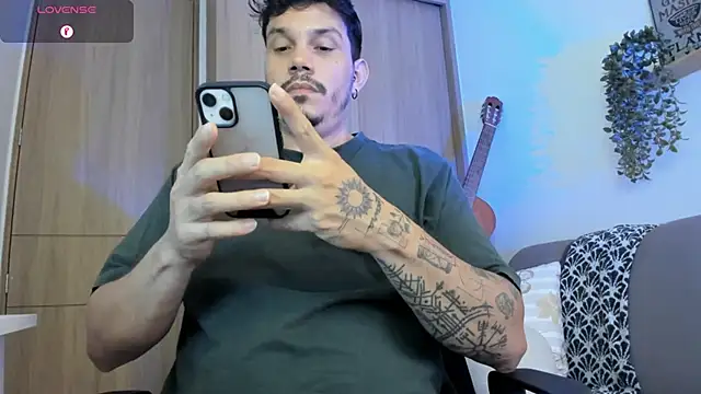 Snapshot of alejandro_stark chatting on 07-01-26, 02:40 alejandro stark online show from 07-01-26, 02:40