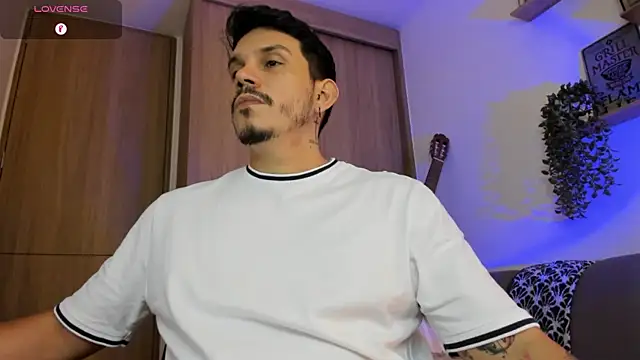 Snapshot of alejandro_stark chatting on 07-03-26, 10:43 alejandro stark online show from 07-03-26, 10:43