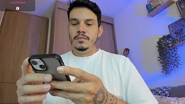 Snapshot of alejandro_stark chatting on 07-14-26, 10:21 alejandro stark online show from 07-14-26, 10:21