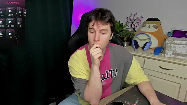 Snapshot of Vincent_Strong chatting on 02-06-26, 07:34 Vincent Strong online show from 02-06-26, 07:34