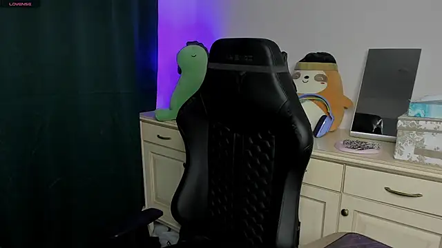 Snapshot of Vincent_Strong chatting on 02-22-26, 08:57 Vincent Strong online show from 02-22-26, 08:57