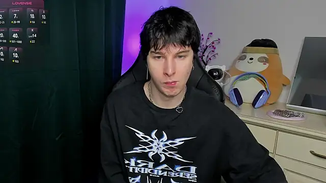 Snapshot of Vincent_Strong chatting on 02-25-26, 07:40 Vincent Strong online show from 02-25-26, 07:40