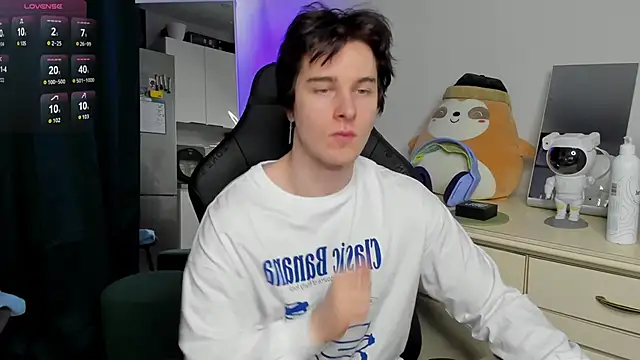 Snapshot of Vincent_Strong chatting on 04-06-26, 08:15 Vincent Strong online show from 04-06-26, 08:15