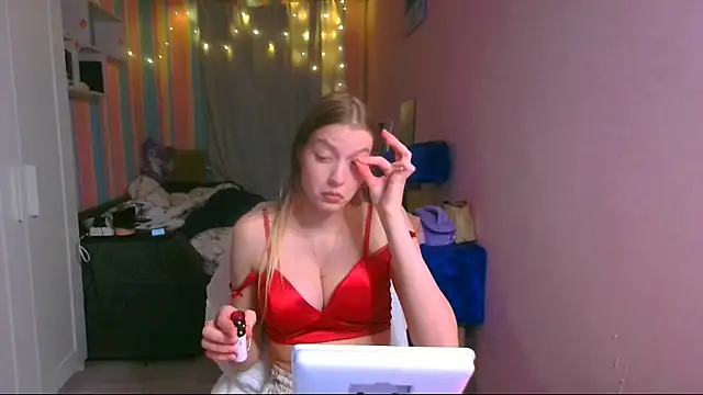 Snapshot of __Aphrodita__wow__ chatting on 12-10-24, 12:05   Aphrodita  wow   online show from 12-10-24, 12:05