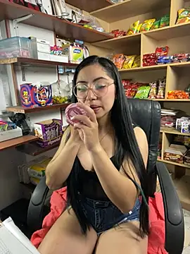 Snapshot of demyanderson_ chatting on 02-28-26, 10:44 demyanderson online show from 02-28-26, 10:44