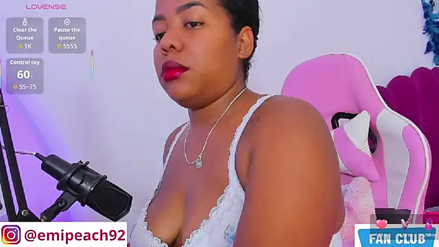 Snapshot of samanthaabloom chatting on 05-01-26, 12:37 samanthaabloom online show from 05-01-26, 12:37