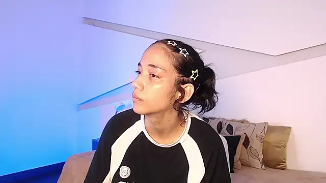 hot little bunny online show from 10-23-25, 08:51