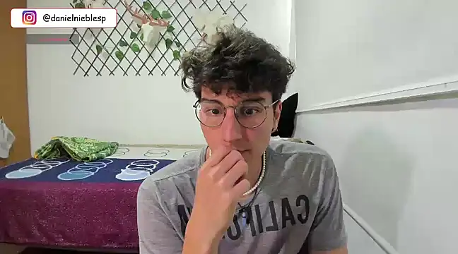 Snapshot of Jackson_Careyy chatting on 02-20-25, 07:19 Jackson Careyy online show from 02-20-25, 07:19