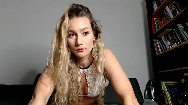 Snapshot of ChocoBelle chatting on 10-09-25, 08:18 ChocoBelle online show from 10-09-25, 08:18