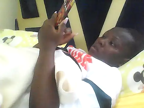 Snapshot of sweet-frida22 chatting on 11-08-25, 08:03 sweet-frida22 online show from 11-08-25, 08:03