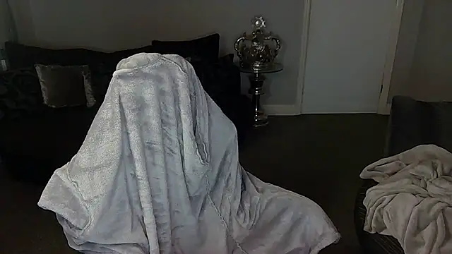 Red firesquirt online show from 02-14-25, 07:23